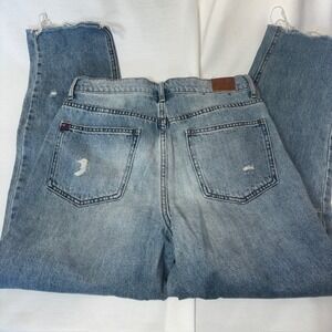 BDG Urban Outfitters Distressed Straight Leg Jeans Light Wash Raw Hem Denim